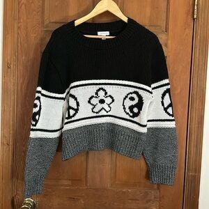 Topshop Women’s Black and White Peace/Flower Sweater Size 8-10